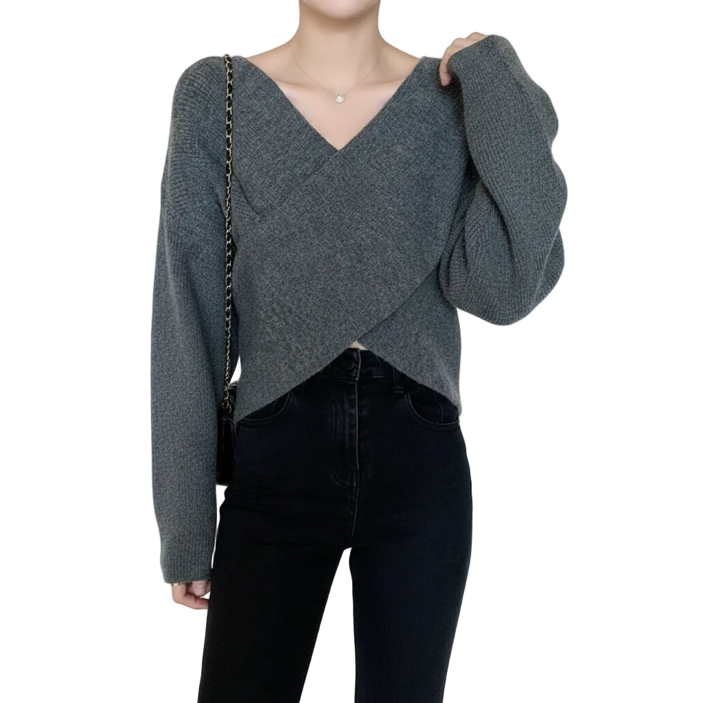 Black women's loose fit batwing sleeve pullover sweater